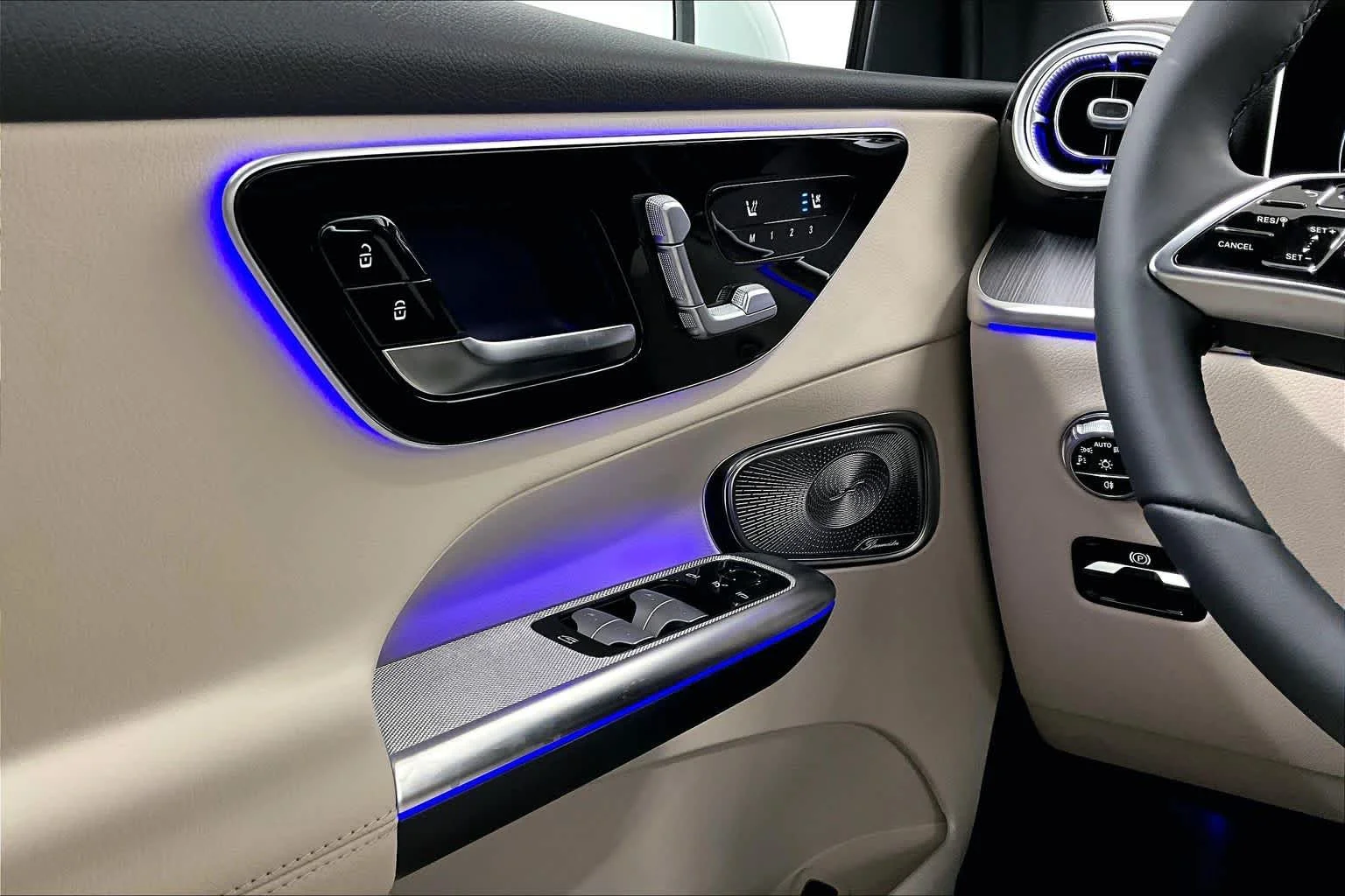 New 2026 Polar White Mercedes-Benz GLC 300 image 20
