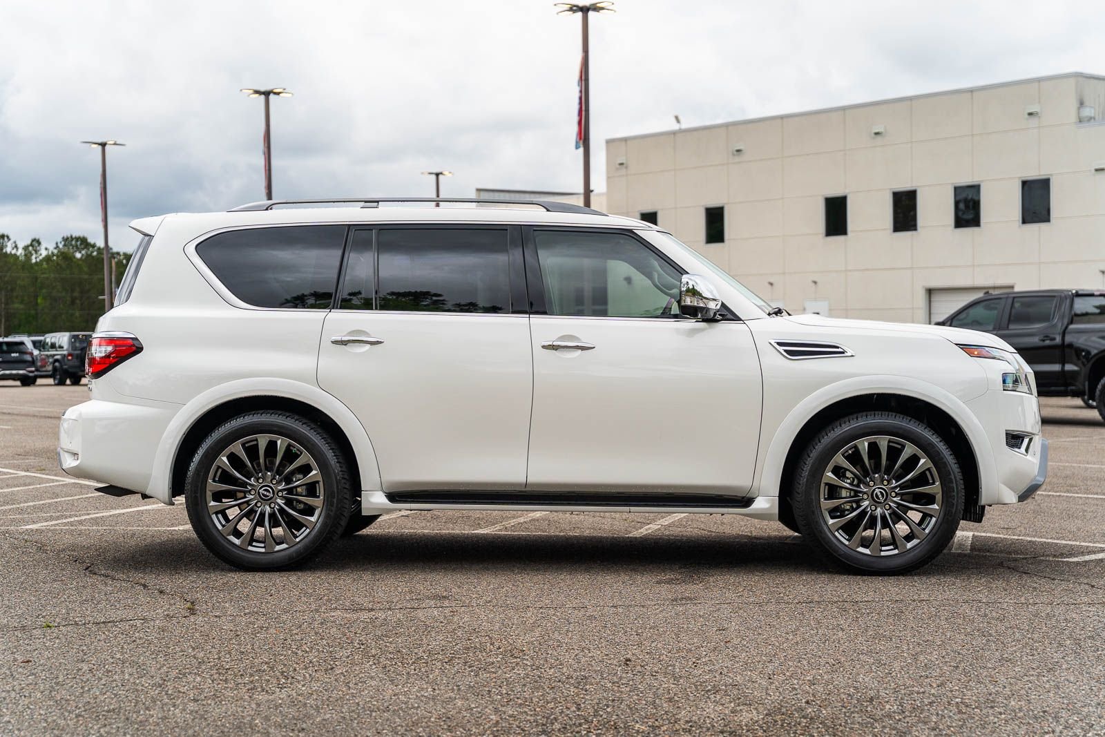 2023 Nissan Armada Platinum - Photo 8