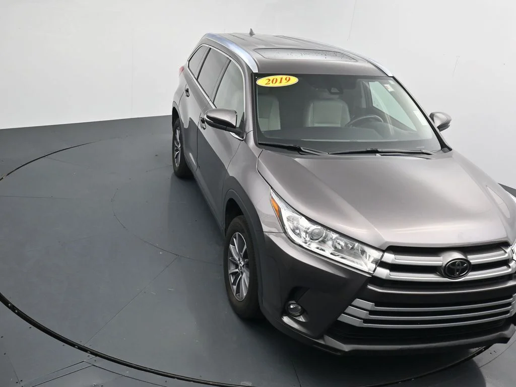 Used 2019 Gray Toyota XLE image 23