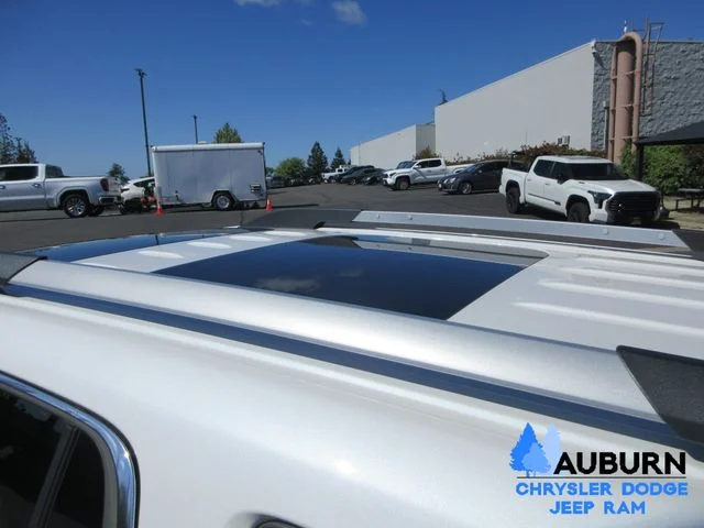 Used 2023 White GMC SLT image 11