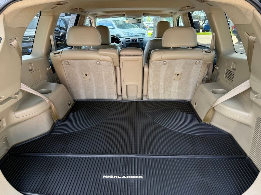 Used 2012 Black Toyota SE image 16