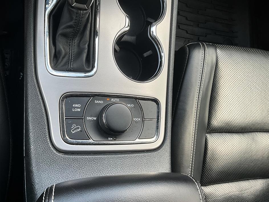 Used 2021 Black Jeep Limited image 25