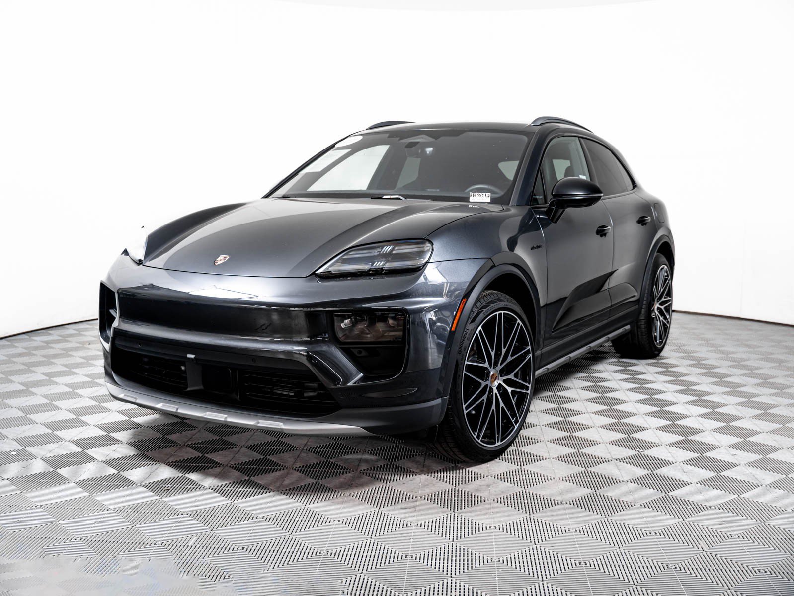 2025 Porsche Macan Macan Electric's photo