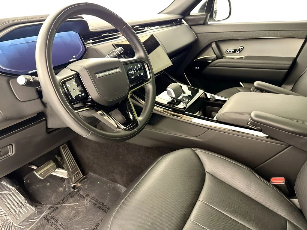 Used 2024 White Land Rover Dynamic SE image 9