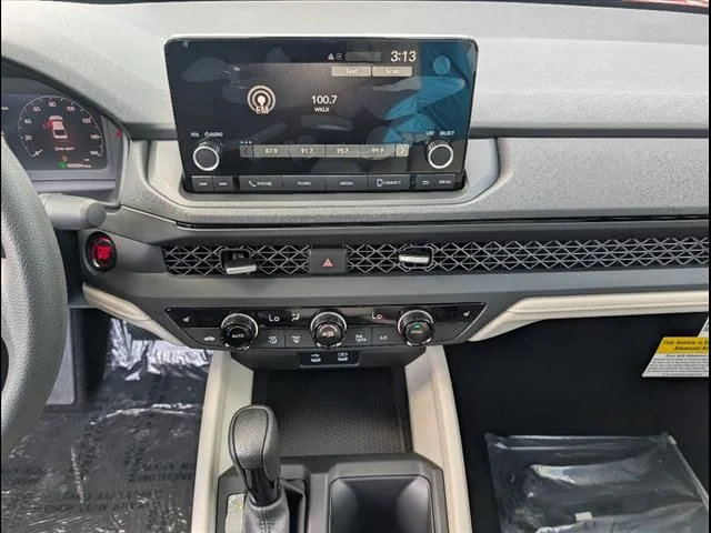Used 2025  Honda SE image 10