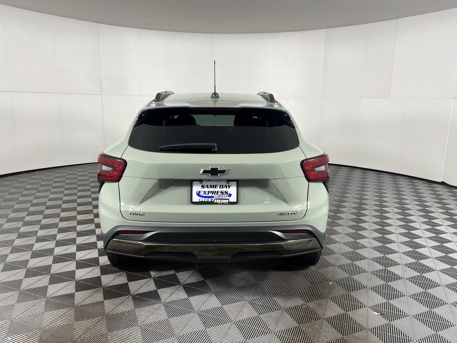 Used 2025 Cacti Green Chevrolet ACTIV image 31