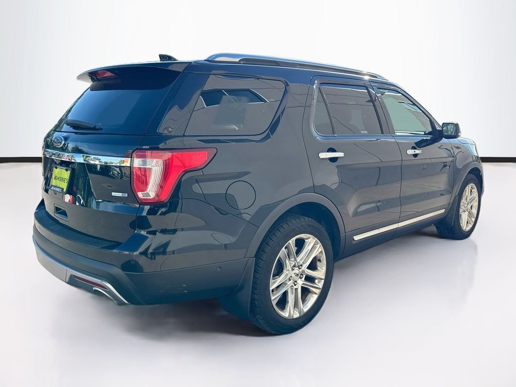 Used 2016  Ford Limited image 5