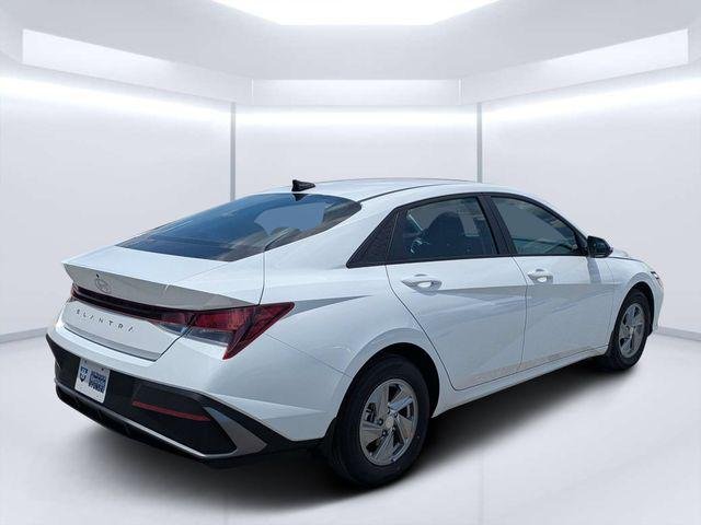 New 2026 White Hyundai SE image 3