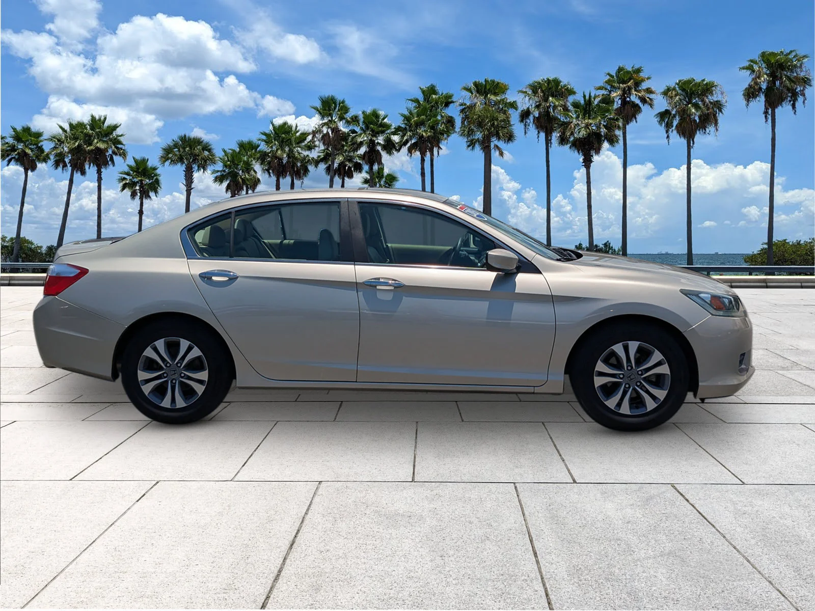 Used 2015 Champagne Frost Pearl Honda LX image 11