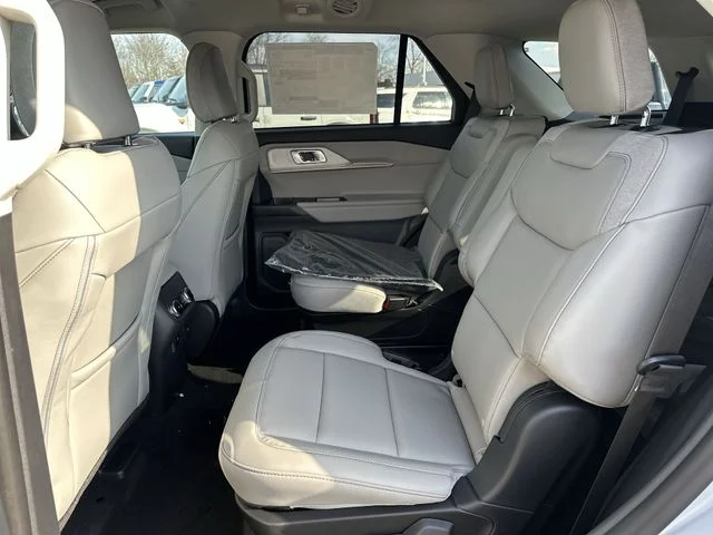 New 2026 Space White Metallic Ford Active image 54