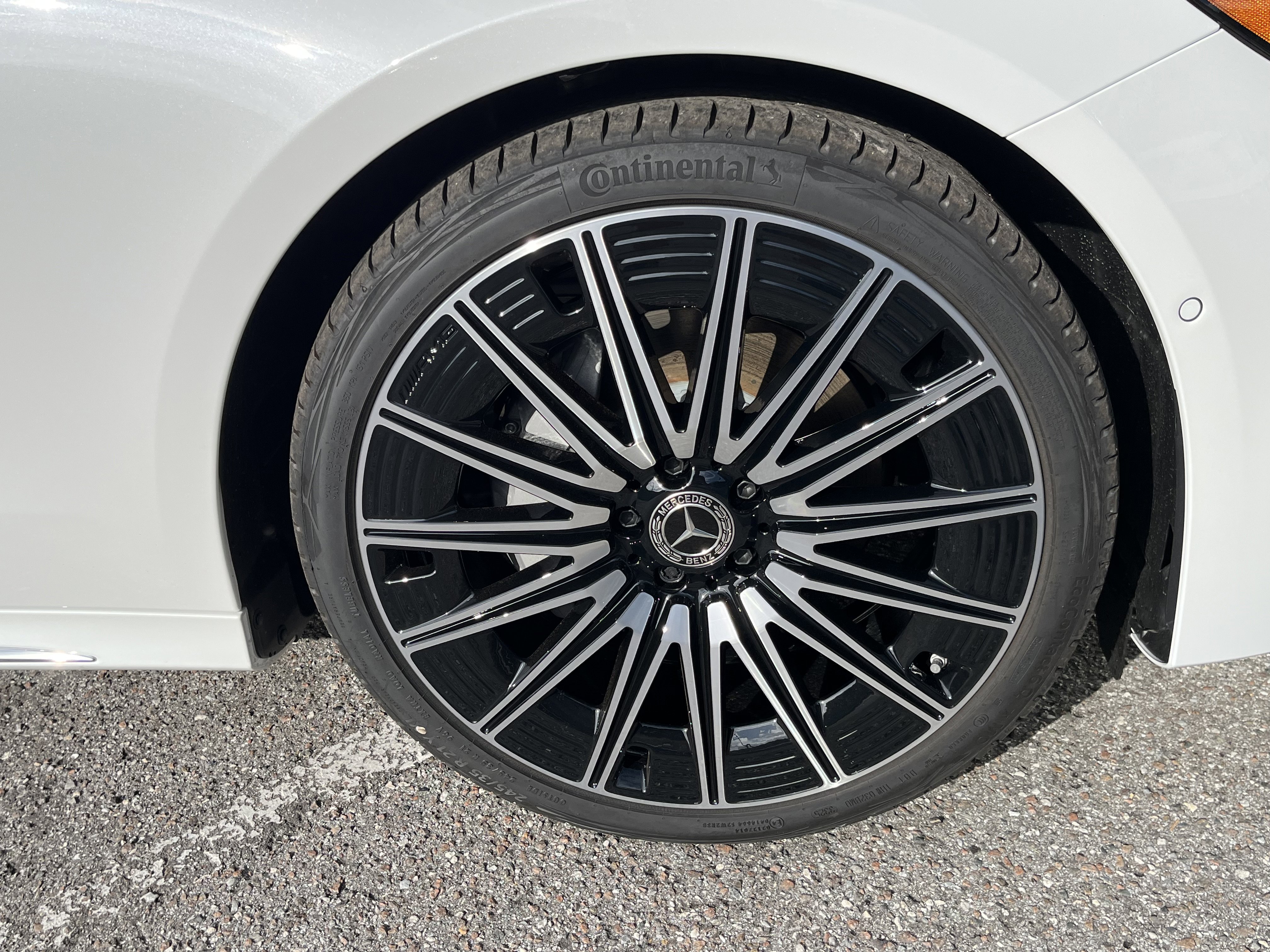 New 2026 MANUFAKTUR Moonlight White Metallic Mercedes-Benz E 350 image 11