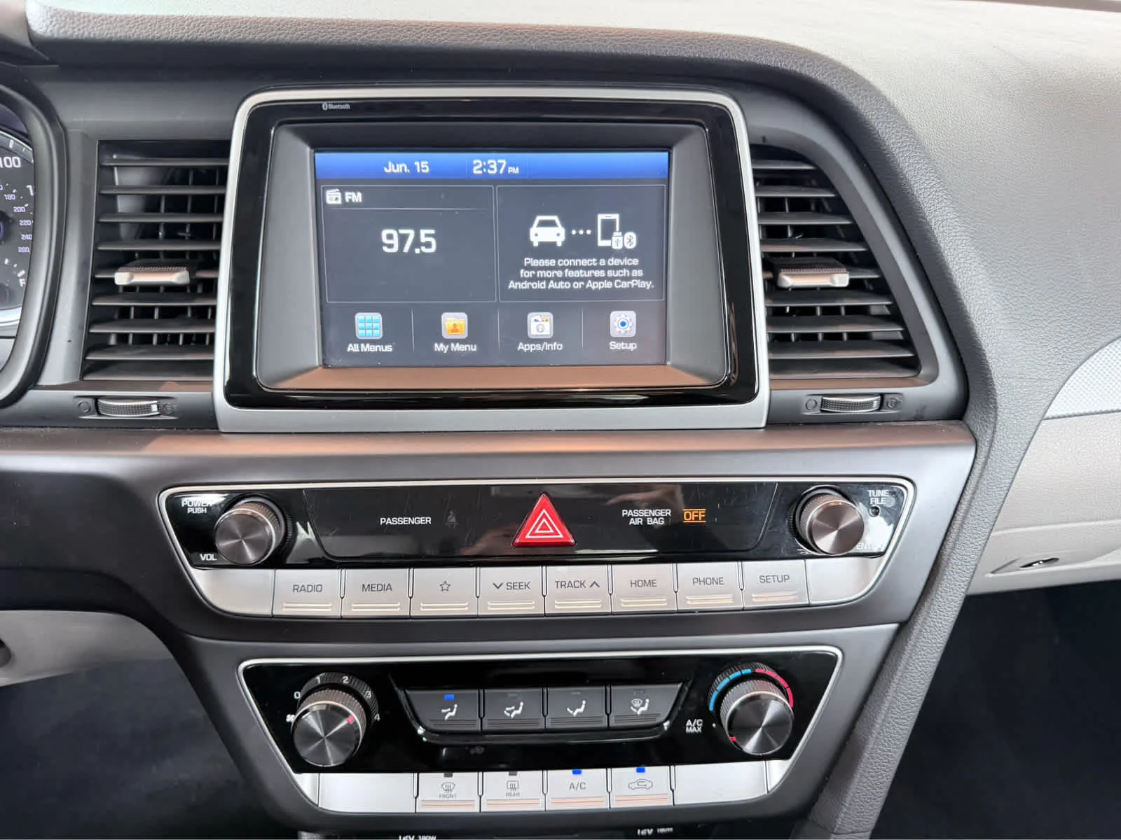 Used 2019  Hyundai SE image 11