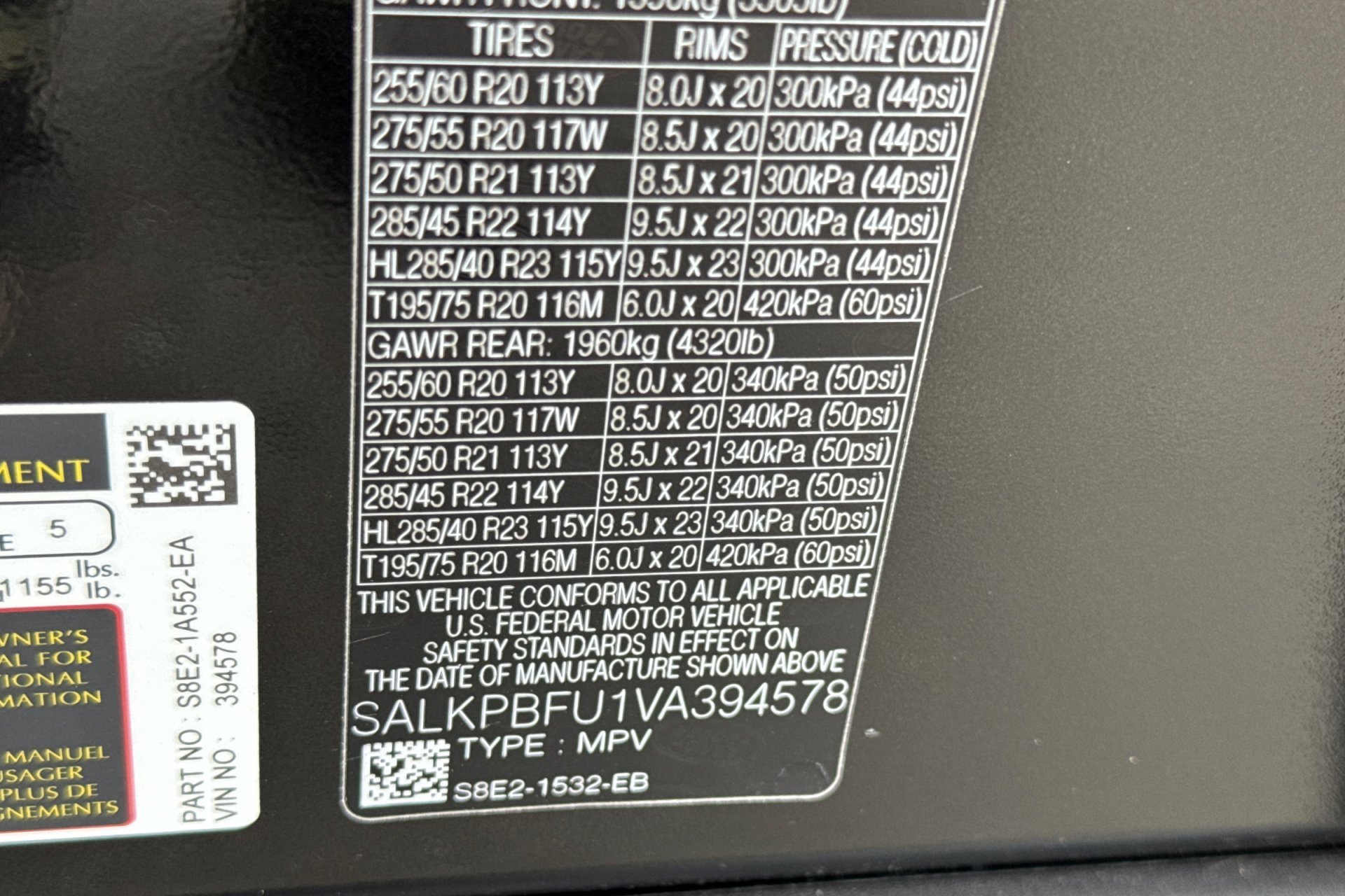 New 2027 Santorini Black Land Rover SE image 28