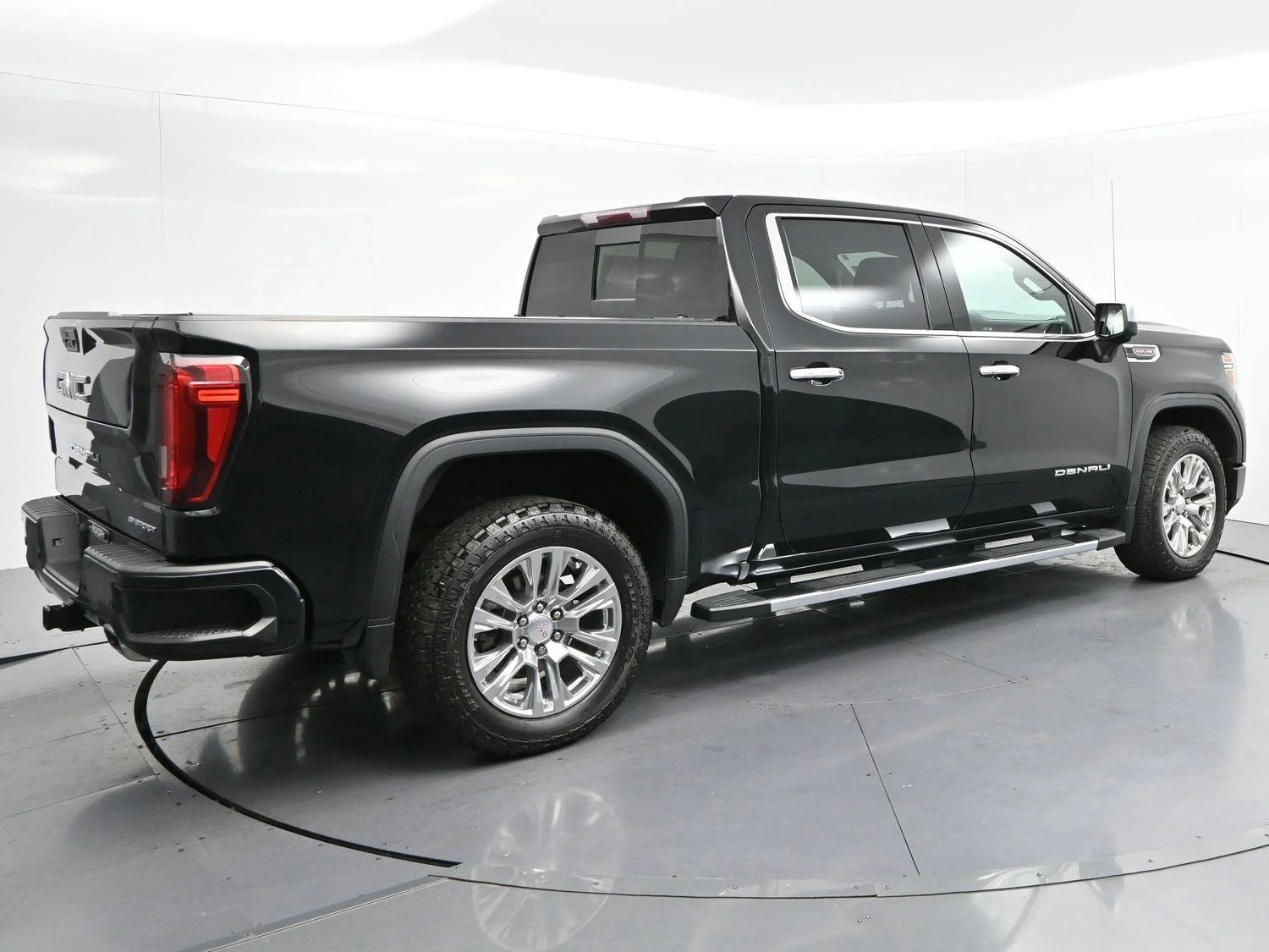 Used 2021 Onyx Black GMC Denali image 7