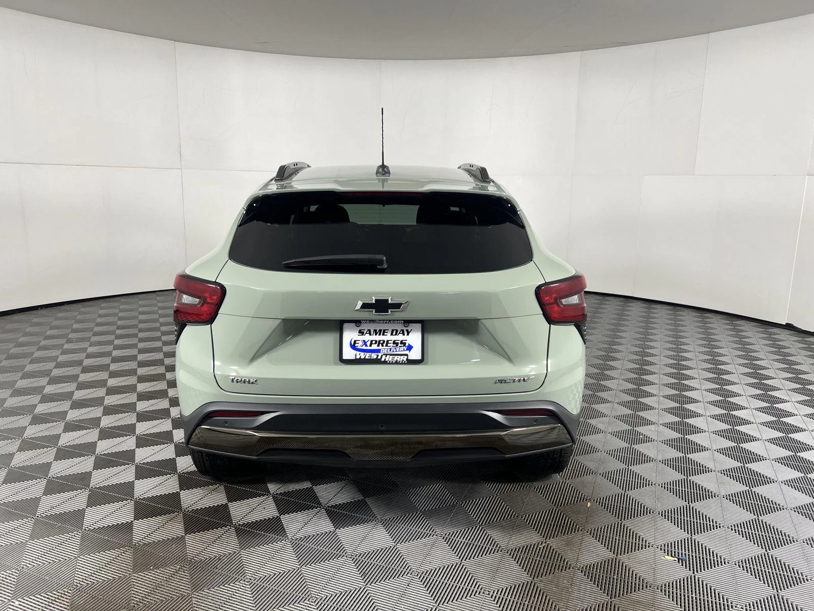 Used 2025 Cacti Green Chevrolet ACTIV image 31
