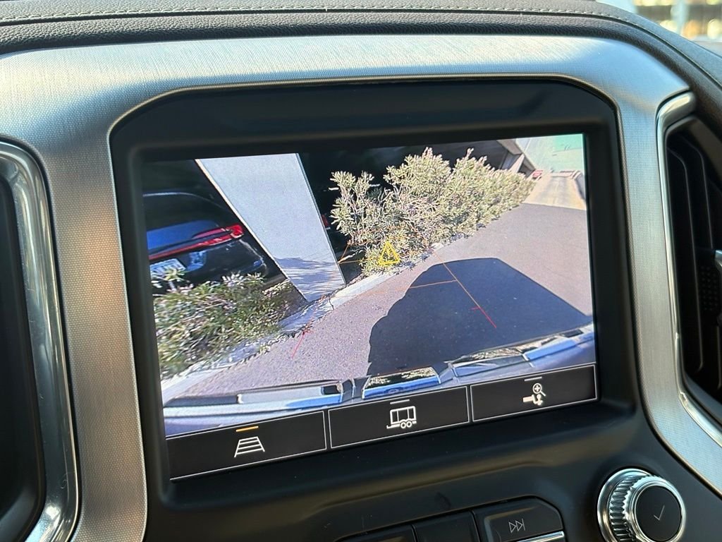 Used 2022 White GMC SLT image 12