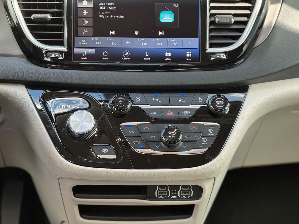 2024 Chrysler Pacifica Touring L - Photo 16