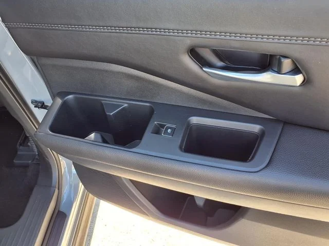 Used 2025 Gray Nissan Platinum image 28