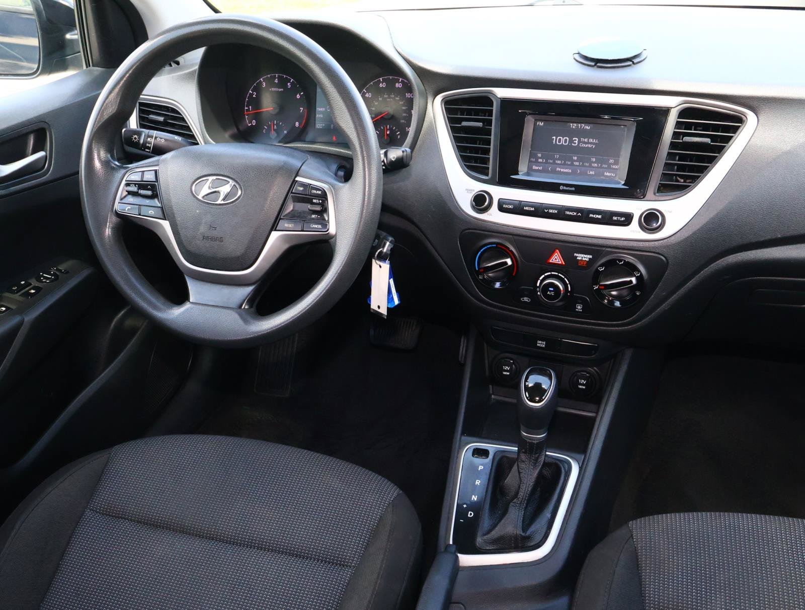 Used 2022 Absolute Black Hyundai SE image 9