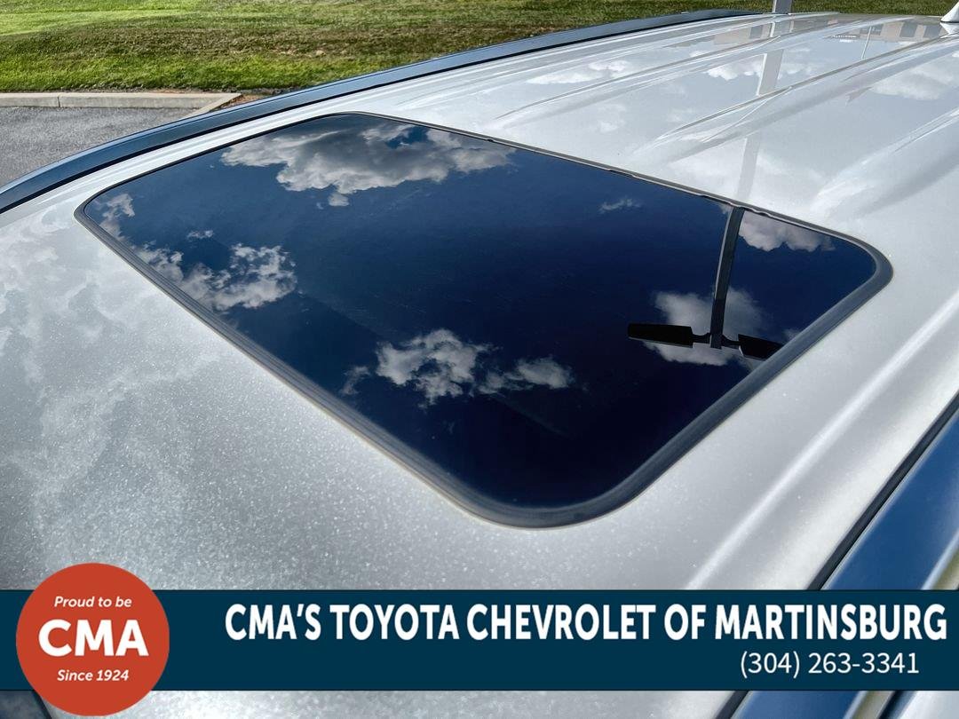 Used 2023 Wind Chill Pearl Toyota Limited image 13