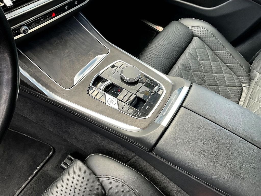 Used 2025 Black BMW xDrive40i image 21