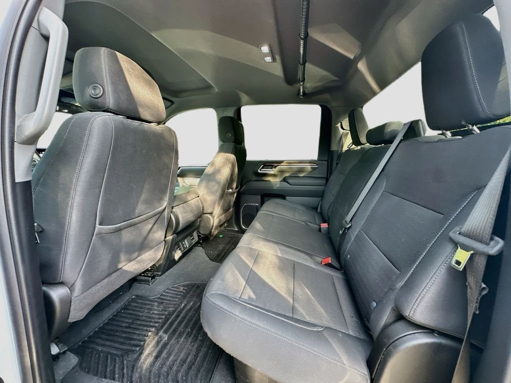 Used 2025 White Chevrolet LT image 25