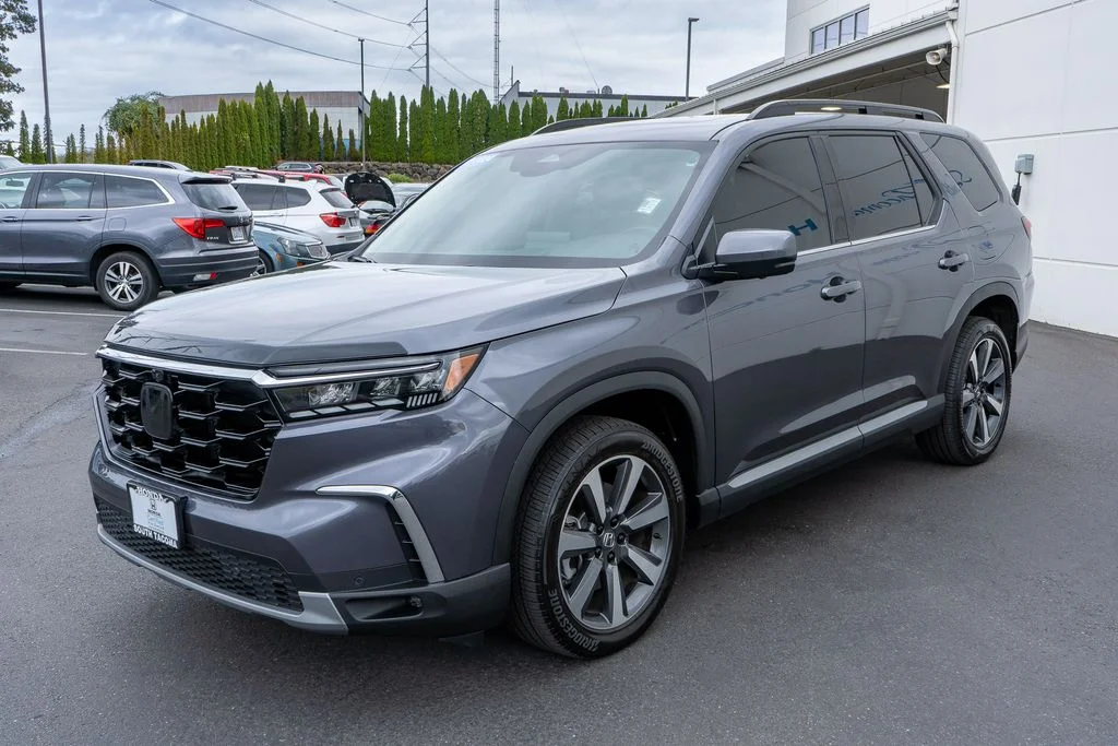 Certified Used 2024 Modern Steel Metallic Honda AWD ELITE image 6
