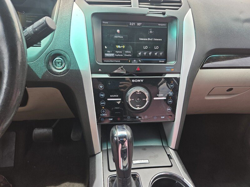 Used 2014 Black Ford Limited image 15