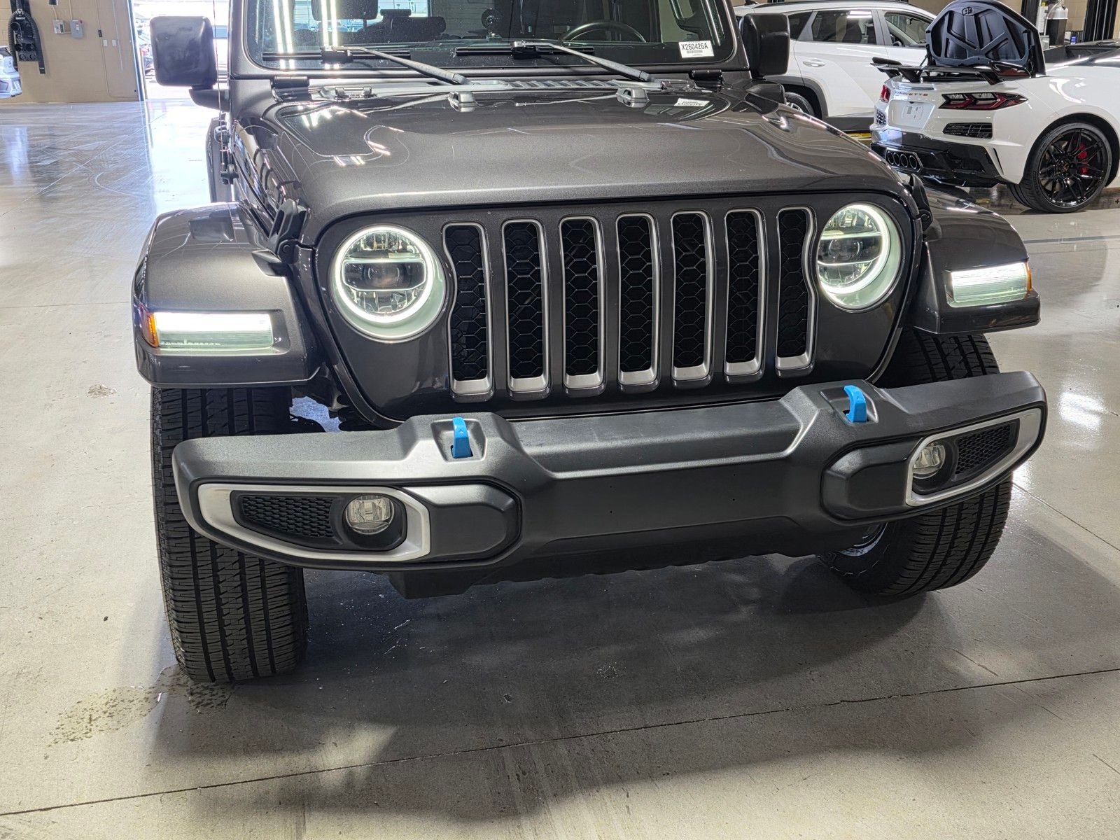 Used 2022 Granite Crystal Metallic Clearcoat Jeep Unlimited Sahara 4xe image 9