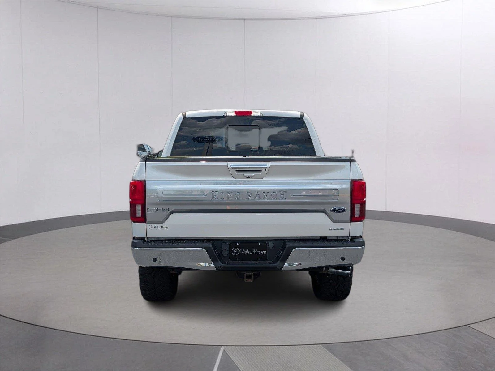 Used 2019 White Platinum Metallic Tri-Coat/Stone Gray Ford King Ranch image 4