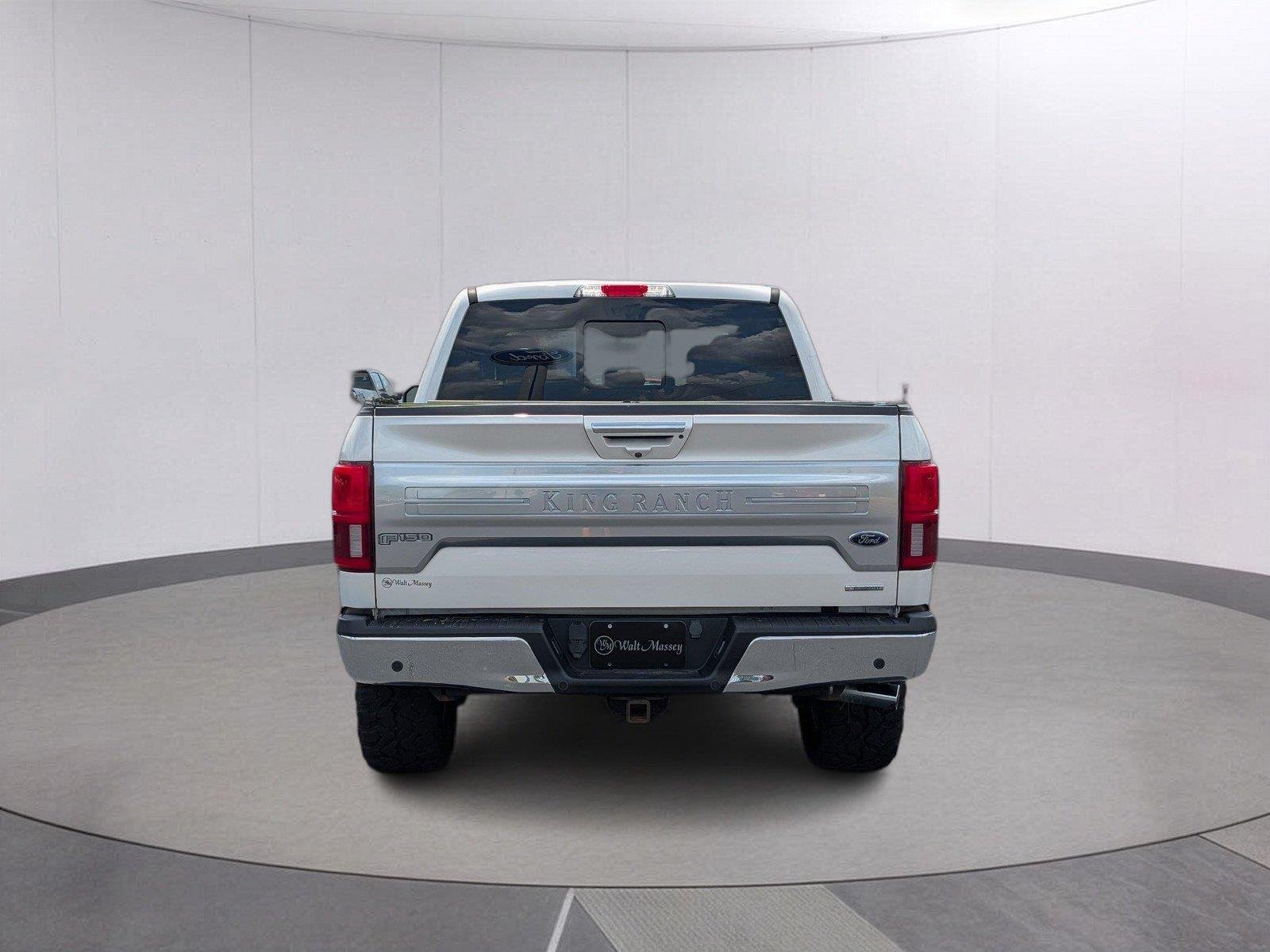 Used 2019 White Platinum Metallic Tri-Coat/Stone Gray Ford King Ranch image 4