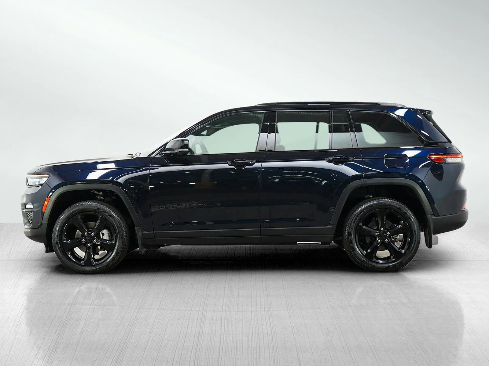 Used 2024 Jeep Grand Cherokee Limited with VIN 1C4RJHBG3R8582896 for sale in Hopkins, Minnesota
