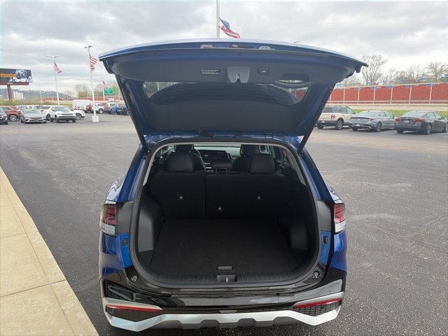 Used 2025 Blue Kia SX-Prestige image 11