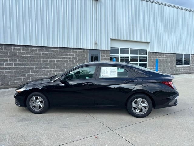 Certified Used 2024 Black Hyundai SE image 9