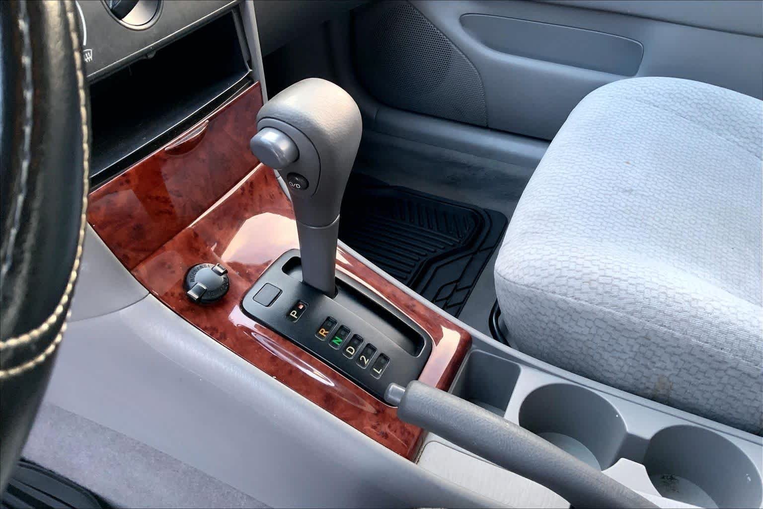 Used 2003 Lunar Mist Metallic Toyota LE image 13
