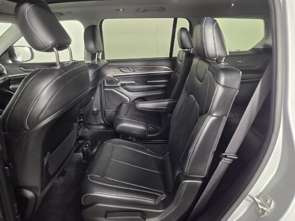 Used 2021 Silver Zynith Jeep Limited image 23