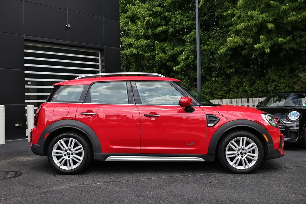 Used 2022 Chili Red MINI Signature image 4