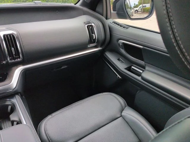 New 2026 Agate Black Metallic Ford MAX Platinum® image 17