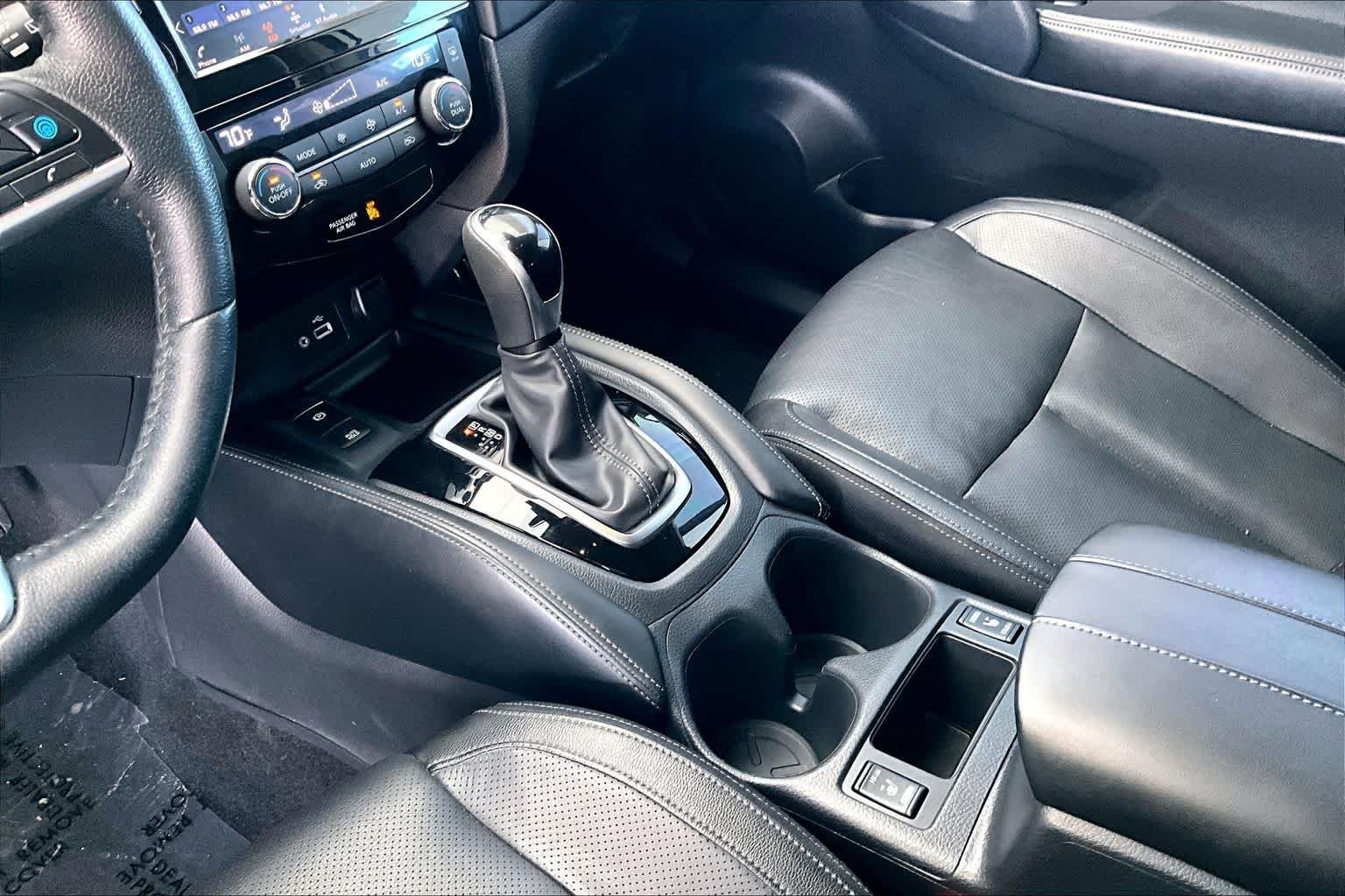 Used 2019 Pearl White Tricoat Nissan SL image 16
