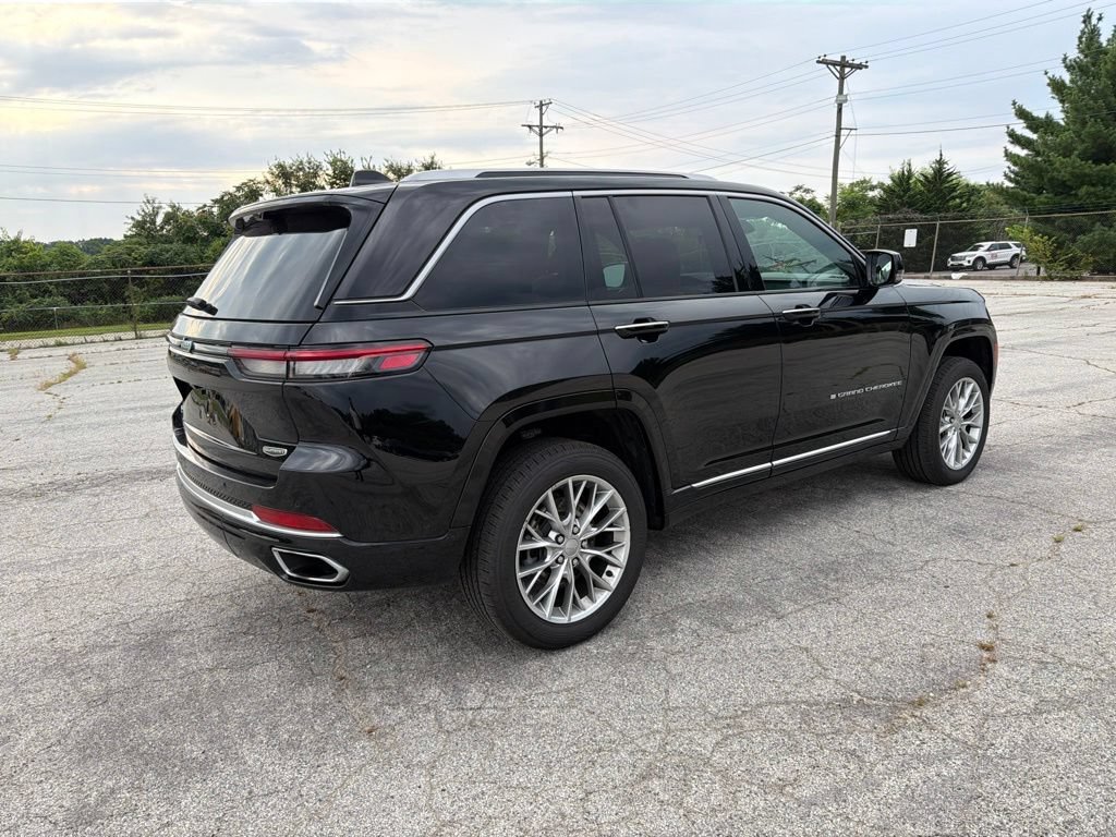 Used 2022 Diamond Black Jeep Summit image 5