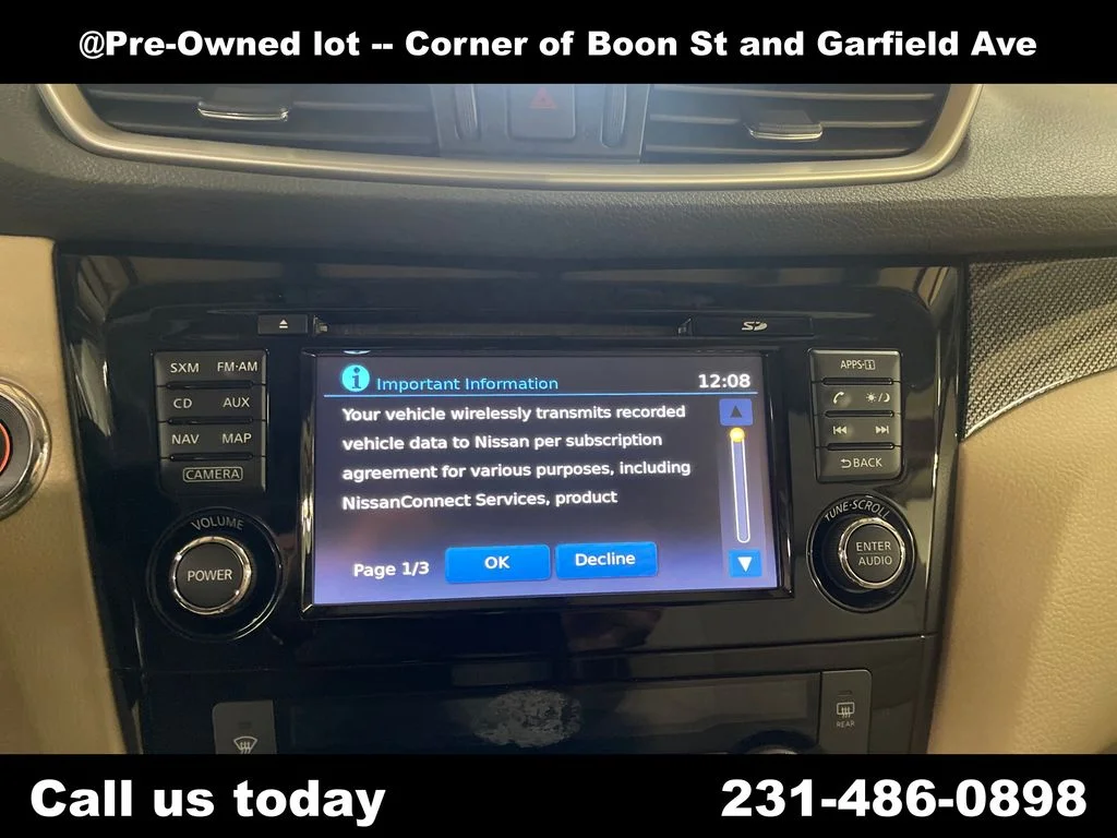 Used 2016 Black Nissan SL image 23