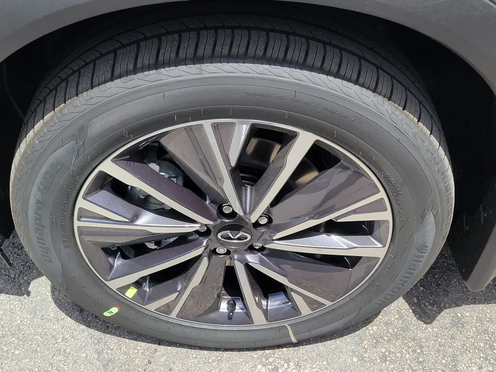 New 2027 GRAPHITE SHADOW INFINITI Luxe FWD image 7