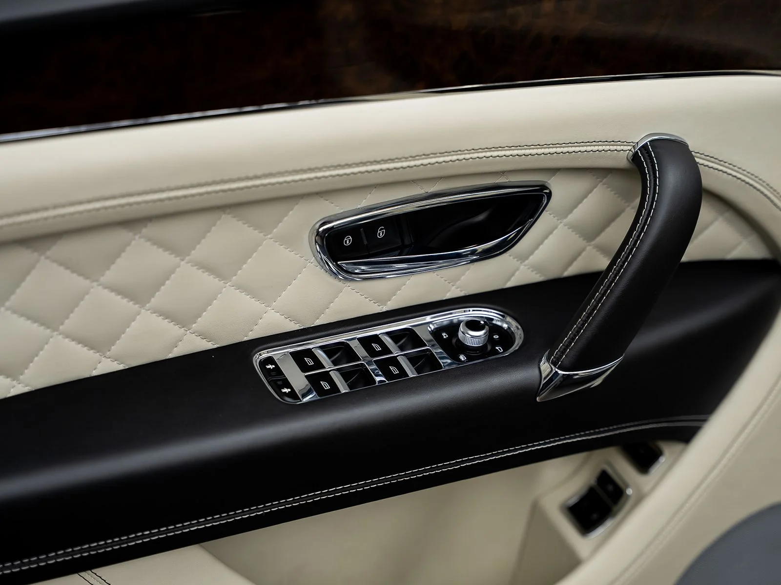 Used 2018 Gray Bentley W12 image 61