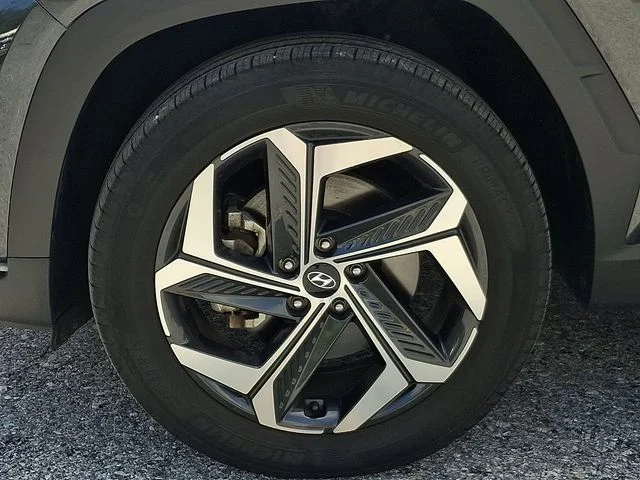 Used 2024 Gray Hyundai SEL image 28