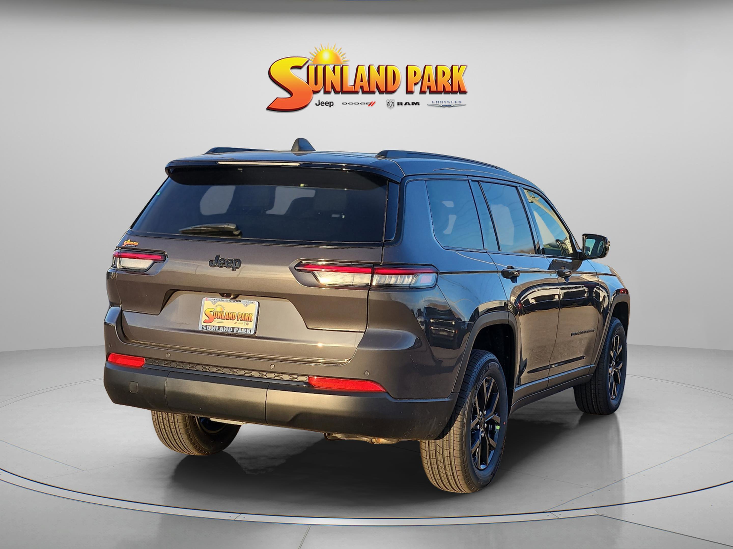 New 2025 Baltic Gray Metallic Clear-Coat Exterior Paint Jeep Altitude X image 6