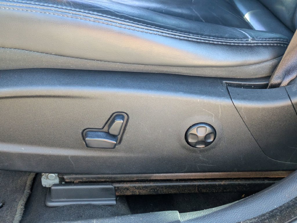 Used 2014 Blue Chrysler Base image 15
