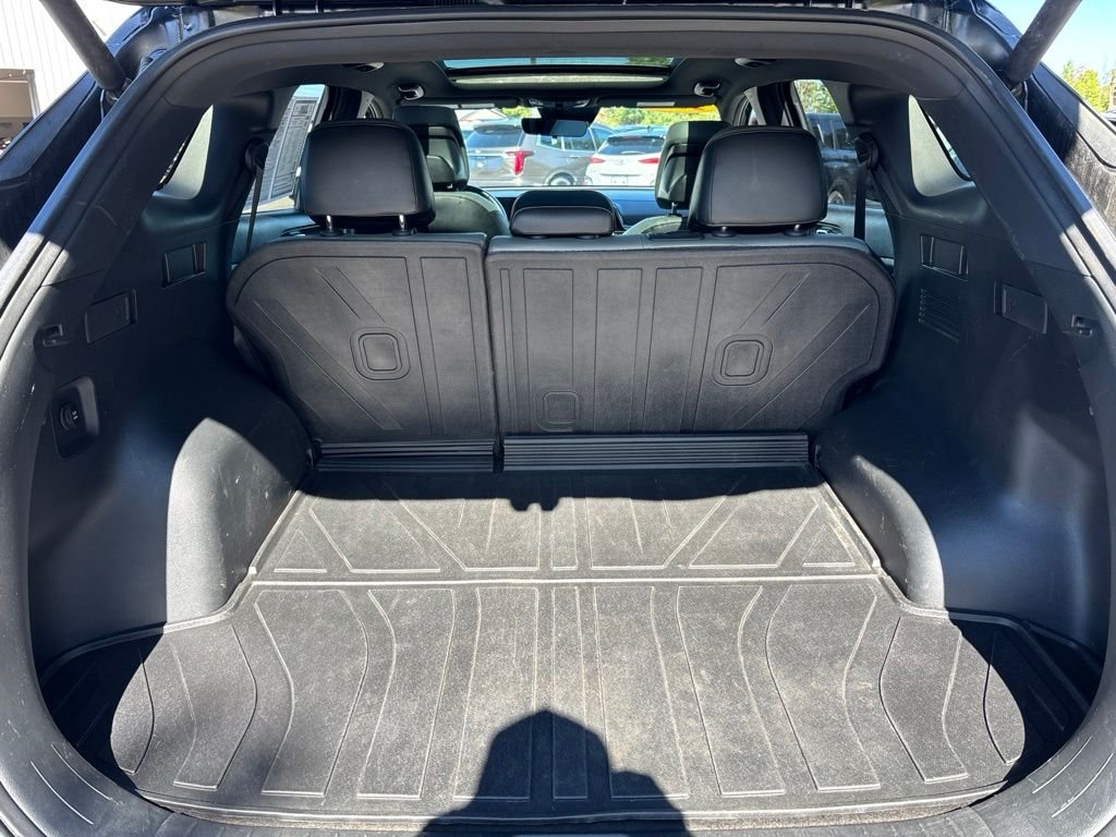 Used 2023 Black Kia X-Line image 13