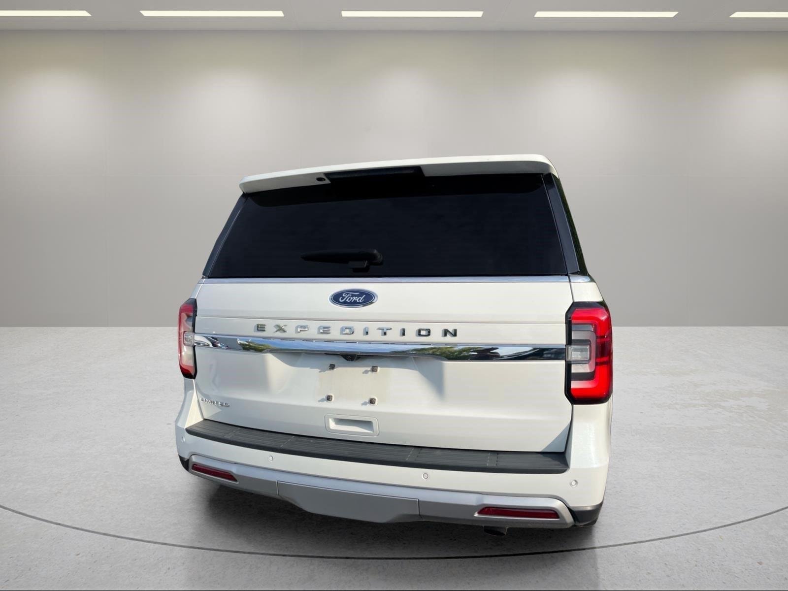 Used 2024 Star White Metallic Tri-Coat Ford Limited image 12