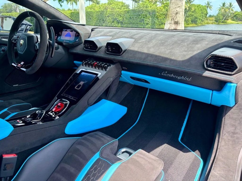 Used 2024 Nero Noctis Metallic Lamborghini  image 21