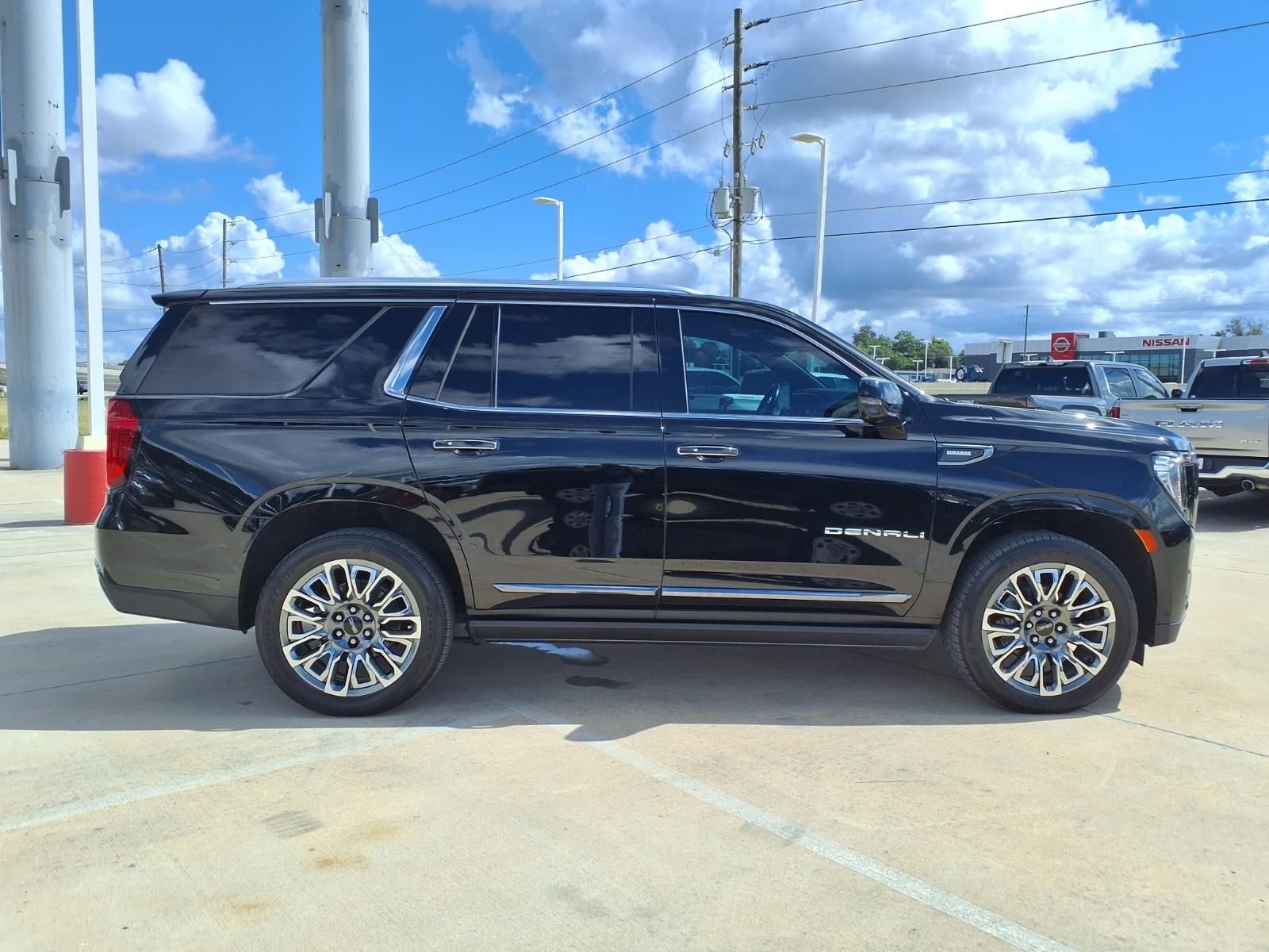 Used 2023 Onyx Black GMC Denali Ultimate image 5